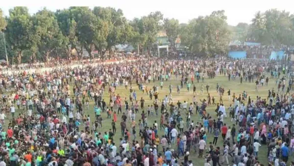 নারী ফুটবল ম্যাচে দর্শকদের হামলা, খেলা বন্ধ