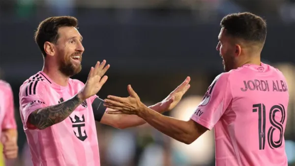 মেসির জোড়া গোলে প্লে-অফে মায়ামির দারুণ সূচনা