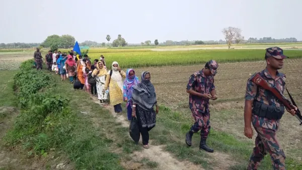 পতাকা বৈঠকের পর ৬০ বাংলাদেশিকে ফেরত দিল বিএসএফ