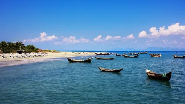 জাহাজ চালাবেন না মালিকরা, সেন্টমার্টিনজুড়ে হতাশা