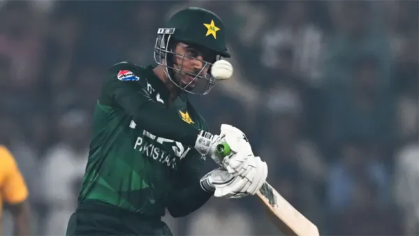 দাপুটে জয়ে সিরিজে সমতায় পাকিস্তান