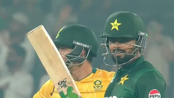 রোহিতকে পেছনে ফেলে বাবরের বিশ্বরেকর্ড