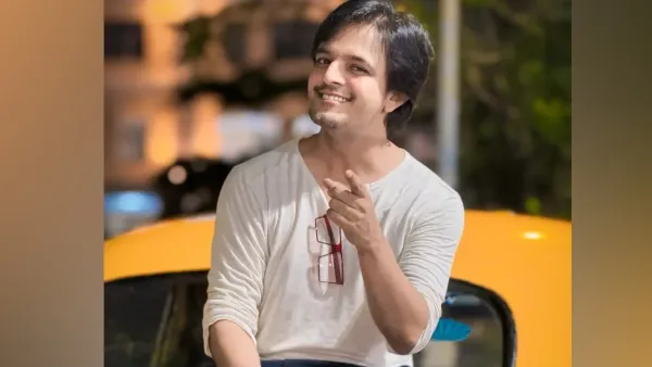 শাড়িতে ভালো লাগছে বলা কি অন্যায়, হেনস্তার অভিযোগে পাল্টা প্রশ্ন অভিনেতার 