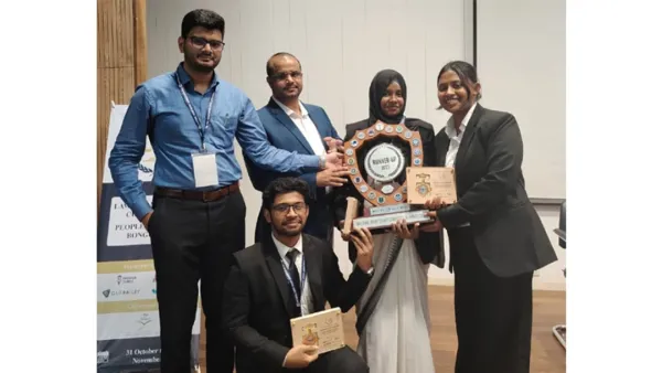 জাতীয় মুট কোর্ট প্রতিযোগিতা রানার্স-আপ হয় ইউআইটিএস আইন বিভাগের মুটিং টিম