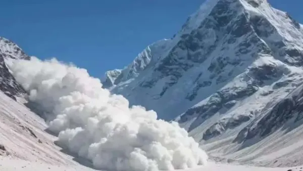 তুষারধসে ৫ পর্বতারোহীর মৃত্যু