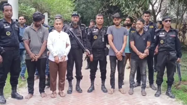 বিপুল পরিমাণ দেশীয় অস্ত্র-গুলিসহ আটক ৪ 