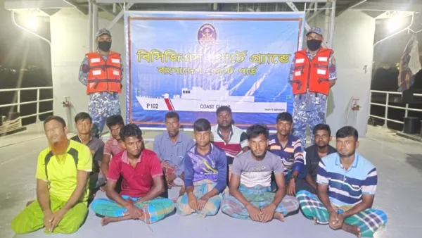 ৪ দিন ধরে সাগরে ভাসমান ট্রলারসহ ১১ জেলে উদ্ধার