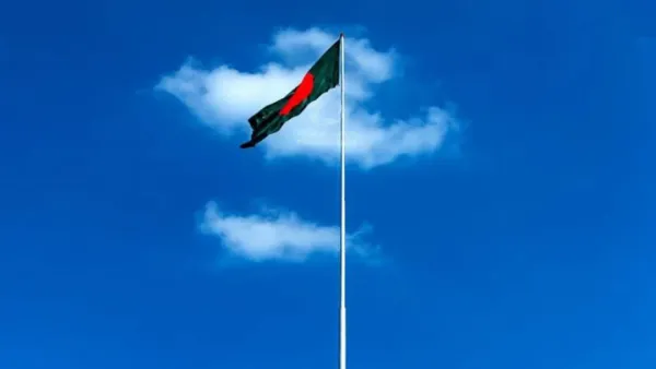 দেশের সবচেয়ে উঁচু স্থানে উড়ছে জাতীয় পতাকা