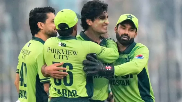 রোমাঞ্চকর জয়ে এগিয়ে গেল পাকিস্তান