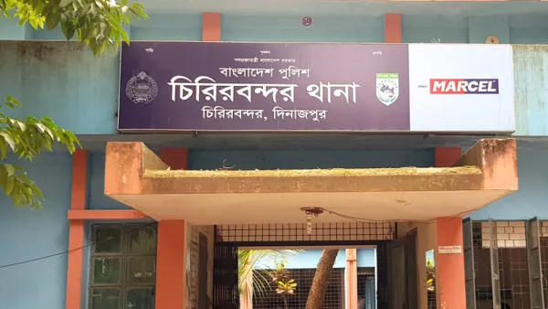 ৫ বছরের মেয়েকে ঘর থেকে বের করে গৃহবধূর আত্মহত্যা