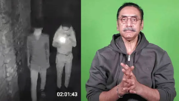 পিনাকীর বাড়ির সামনে পলিথিনে আগুন ধরিয়ে ছবি তুলল দুই যুবক