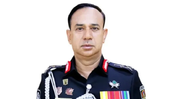 ‎স্ত্রী-কন্যাসহ র‍্যাবের সাবেক ডিজি হারুনের দেশত্যাগে নিষেধাজ্ঞা 