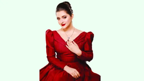 পঞ্চাশ বছর বয়সী লুকটা দেখার অপেক্ষায় আছি