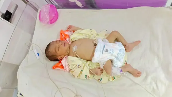 ‘পরিস্থিতির শিকার হয়ে বাচ্চা রেখে গেলাম, দয়া করে কেউ নিয়ে যাবেন’ 