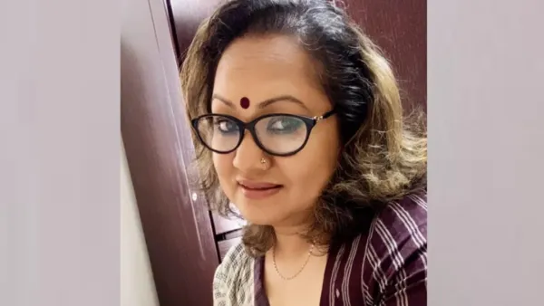 পোশাকের রাজনীতি: সংস্কৃতি ও ধর্ম রক্ষার দায় একা নারীর?