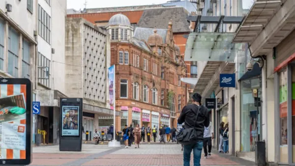 বার্মিংহামের শহরকেন্দ্রে নারীর গলায় ছুরিকাঘাত