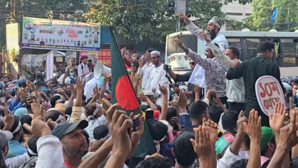 অনির্দিষ্টকালের কর্মবিরতিতে প্রাথমিক শিক্ষকরা