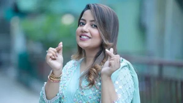 ‘ভিতরও বাহিরে’ আসছে আগামীকাল