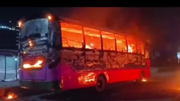 মধ্যরাতে গাজীপুরে দুই বাসে আগুন