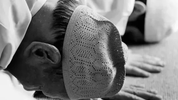 সিজদায় ঘুমের ভাব এলে অজু ভাঙবে?