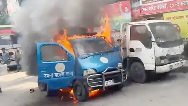 দুর্বৃত্তের দেওয়া নয়, মেরামতের সময় হঠাৎ আগুন লাগে পুলিশের গাড়িতে