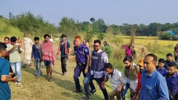  ভাঙ্গায় ককটেল ও হাতবোমাসহ ৩ যুবক আটক