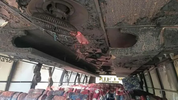 যশোরে পার্কিং করা বাসে আগুন