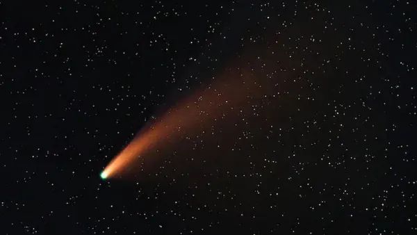 পৃথিবীর দিকে ধেয়ে আসছে রহস্যময় ধূমকেতু 