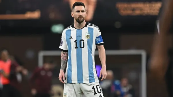 বার্সেলোনায় ফিরছেন না মেসি