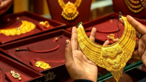 দেশের বাজারে আজ যে দামে বিক্রি হচ্ছে স্বর্ণ