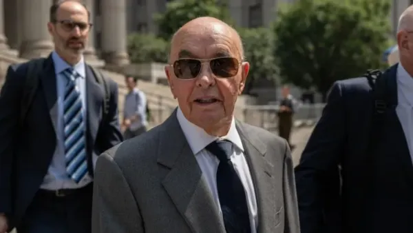 ব্রিটিশ ধনকুবের জো লুইসকে ক্ষমা করলেন ট্রাম্প