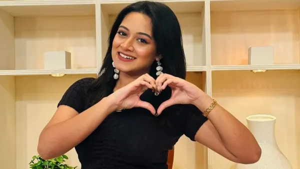 হোটেলে ভক্তের চিঠি পেয়ে আবেগাপ্লুত দীঘি