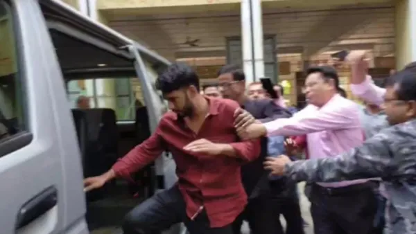 হাসিনা ও আ. লীগের পক্ষে ফেসবুকে পোস্ট, পরীক্ষার হল থেকে ছাত্র আটক