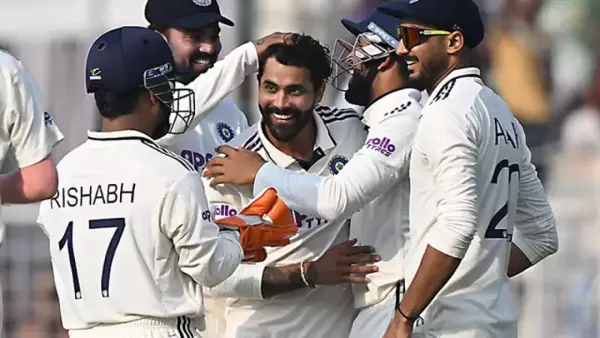 স্পিনারদের দাপটে কলকাতা টেস্টের নিয়ন্ত্রণে ভারত