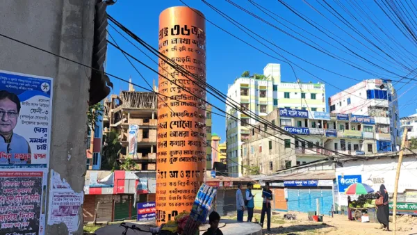 ফেনীতে জুলাই শহীদ স্মৃতিস্তম্ভে আগুন