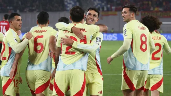 ওইয়ারসাবালের জোড়া গোলে স্পেনের দাপুটে জয়