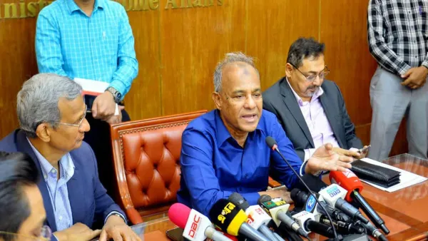 শেখ হাসিনার মৃত্যুদণ্ডের রায় ঘিরে আতঙ্ক দেখতে পাচ্ছি না: স্বরাষ্ট্র উপদেষ্টা