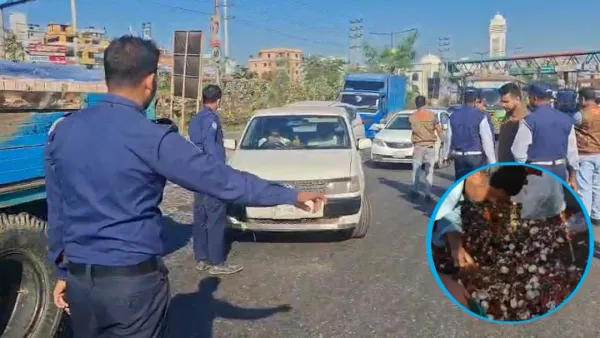 আশুলিয়ায় পিকআপ ভ্যানে আগুন, সড়কের বিভিন্ন পয়েন্টে তল্লাশি