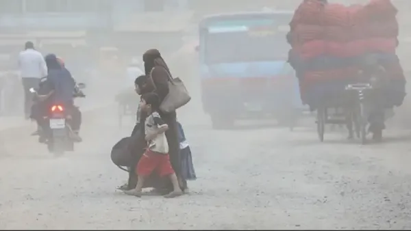 বায়ুদূষণে বিপর্যস্ত দিল্লি, সহনীয় পর্যায় ঢাকা