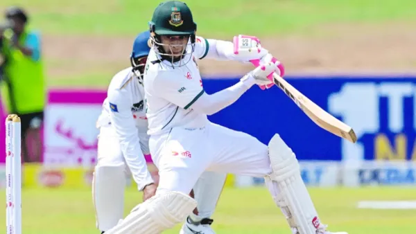 ৯৯ রানে অপরাজিত মুশফিক,  আরেকটি রেকর্ড গড়ার অপেক্ষায়