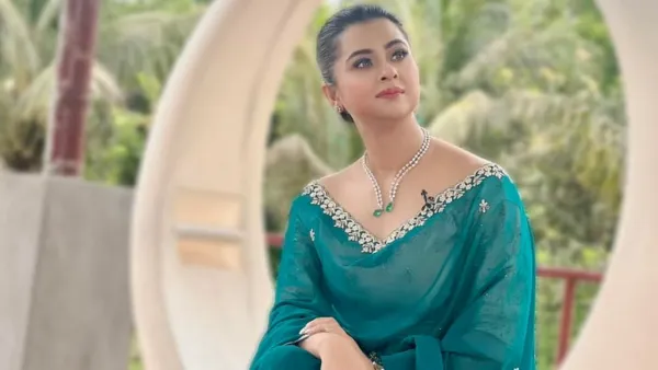 বৃদ্ধাশ্রমে যে বাবা-মায়েরা আছেন তাদের উপহার দিতে চাই