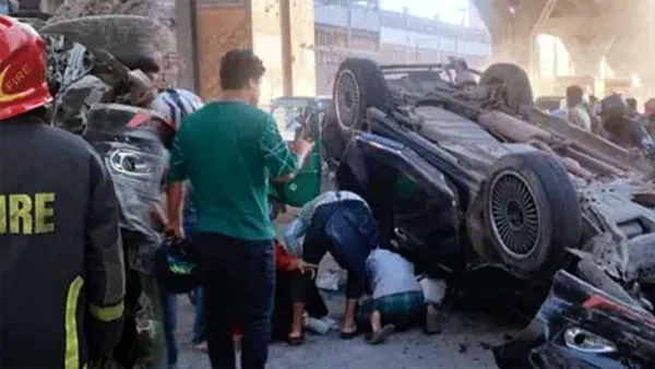 এক্সপ্রেসওয়ের রেলিং ভেঙে নিচে পড়লো প্রাইভেটকার, নিহত ১