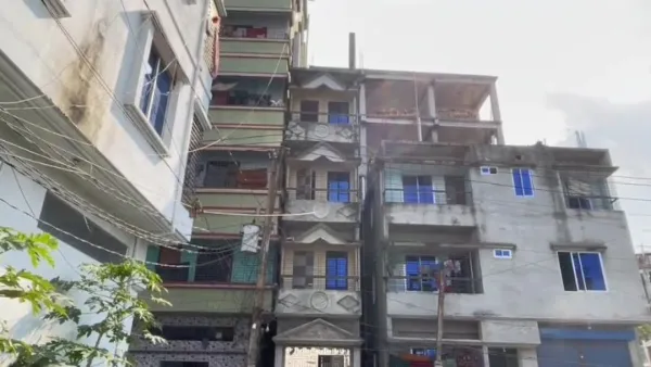 ভূমিকম্পে ধামরাইয়ে হেলে পড়েছে চারতলা একটি ভবন