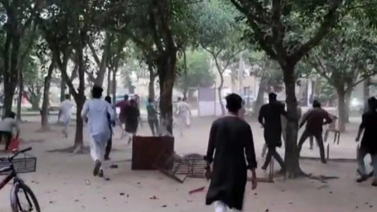 তুচ্ছ ঘটনায় রাবি ছাত্রলীগের দুপক্ষের মারামারি