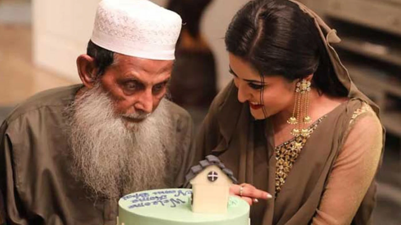 স্ত্রীর কবরের পাশে পরীর নানা সমাহিত