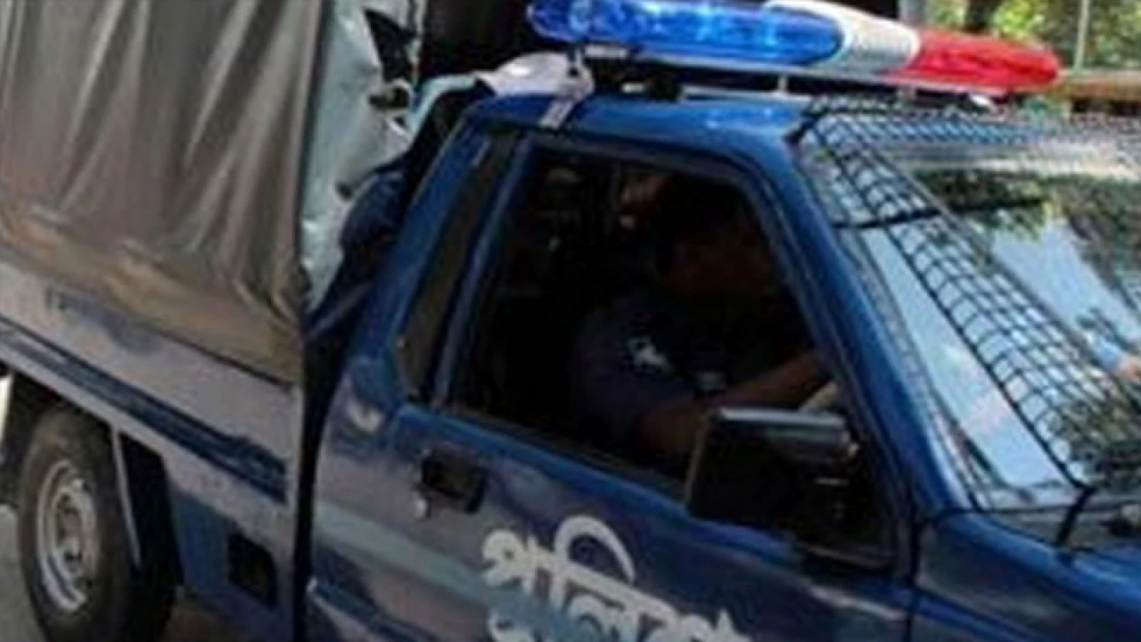 লরির ধাক্কায় পুলিশ সদস্য নিহত