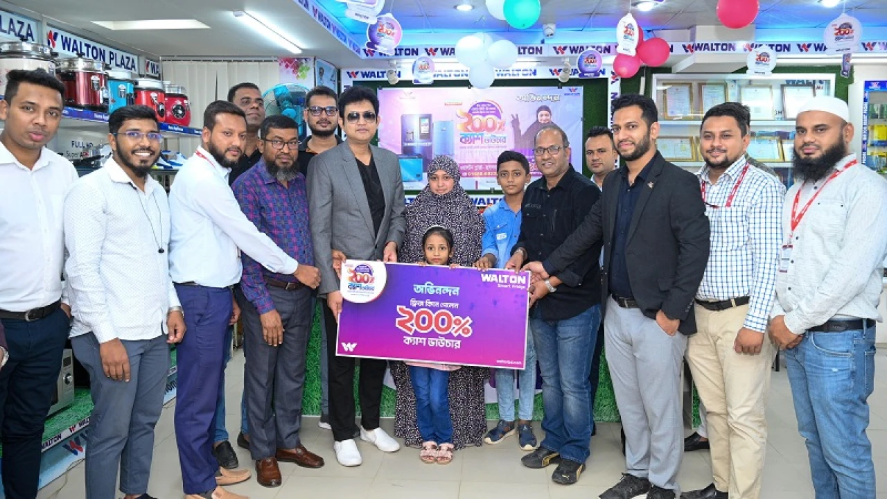 ওয়ালটন ফ্রিজ কিনে দ্বিগুণ ক্যাশভাউচার পেলেন ফেনীর গৃহিণী