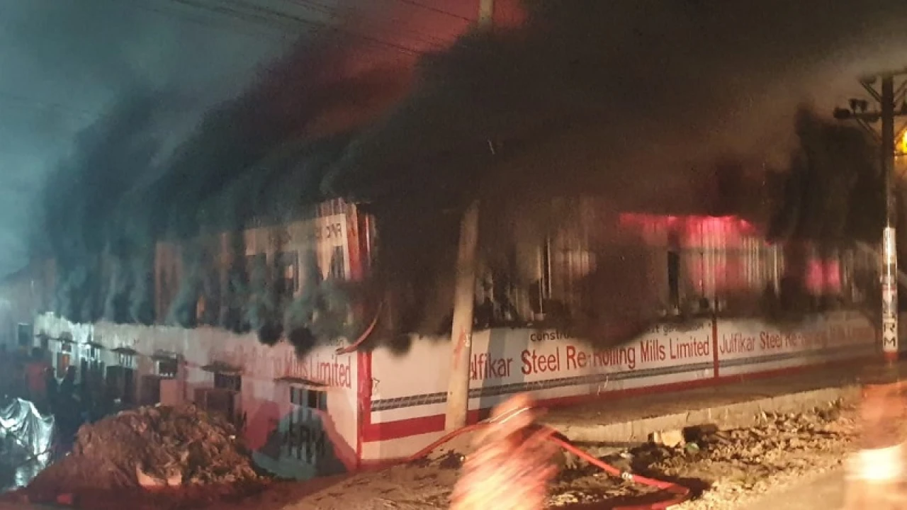 নিভেছে নারায়ণগঞ্জে স্পিনিং মিলের আগুন