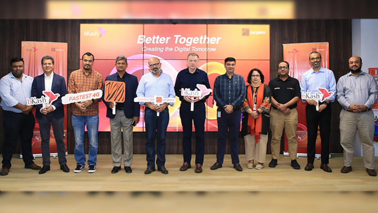 গ্রাহকের ডিজিটাল অভ্যস্ততা বাড়াতে বিকাশ ও বাংলালিংকের পার্টনারশিপ