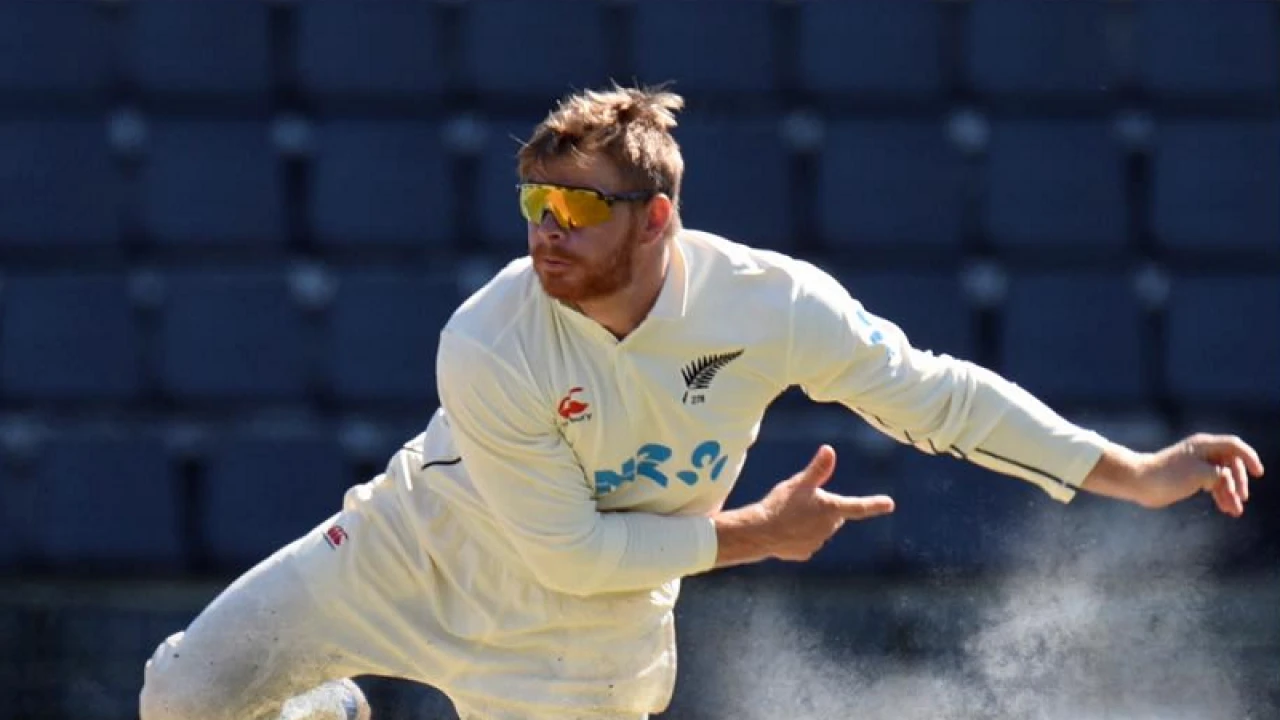 বলে লালা লাগিয়েছেন ফিলিপস, যে জরিমানা হতে পারে